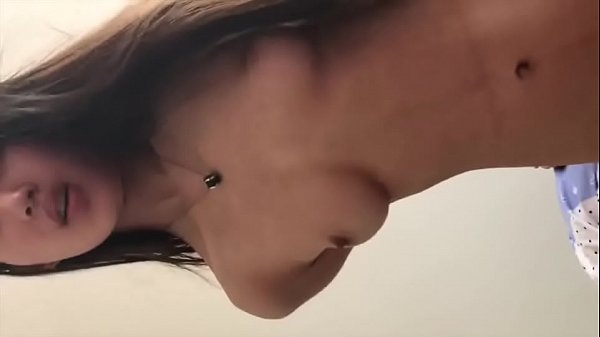 约炮高颜值女神，直接在肯德基的洗手间打炮，好刺激，外面人来人往的，回到酒店又打了一炮，今天算是被她吸干了，中国美女露脸