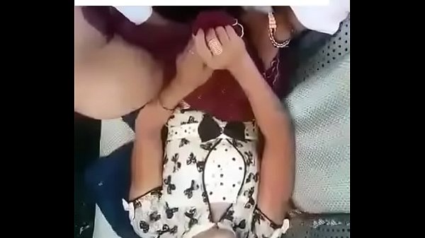 ကားထဲမွာလာလိုးေနၾကတယ္