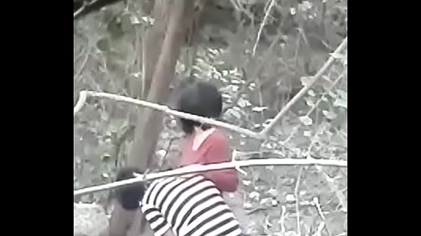 ပန္းၿခံထဲမွာ ခိုးစားတဲ့ စံုတြဲေလး