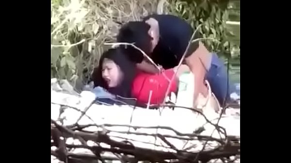 လူျမင္ကြင္းမွာဖင္ေထာင္လိုးေနတဲ့အတြဲ