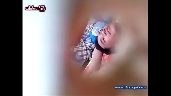 ေဘးအခန္းက ေစာ္ၾကီးကိုကလိေနတာေခ်ာင္း၇ိုက္