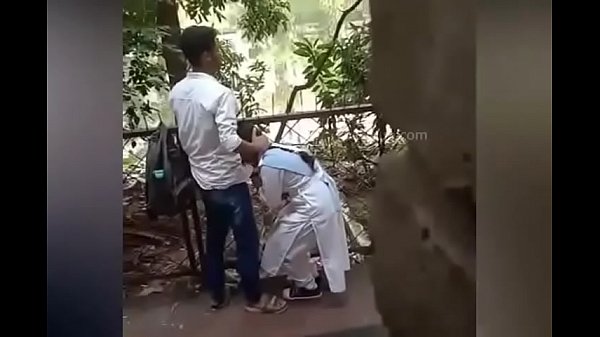 Bangaladeshi girl blowjob and fucking doggy outdoor