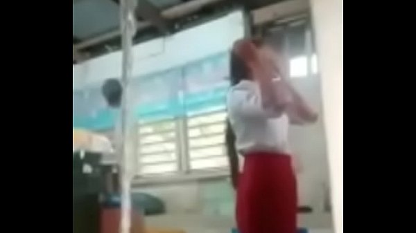 ခိုးစားေနတဲ့ပူစီနုနုအငံုးေလးကုိယ္တိုင္ရုိက္ဂလု