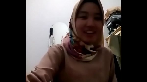 Indonesian jilbab, full 21min donwload here : http://exe.io/xzxxpor