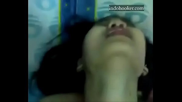 Beautiful chick not shy on cam