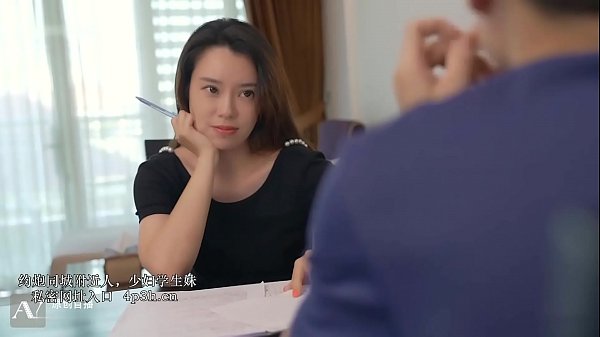 来帮忙补习的风韵表姐在我挑逗下最终露出巨乳让我边吃边插